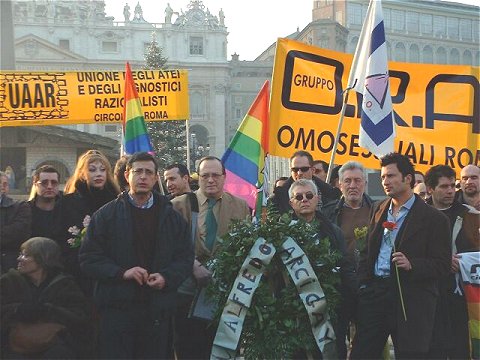 13 gennaio 2002, Roma: manifestazione davanti piazza San Pietro per Alfredo Ormando