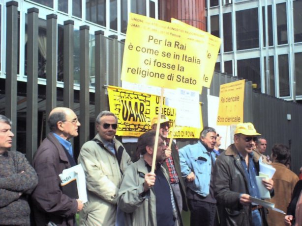 10 marzo 2002: Rappresentativa dell'UAAR.