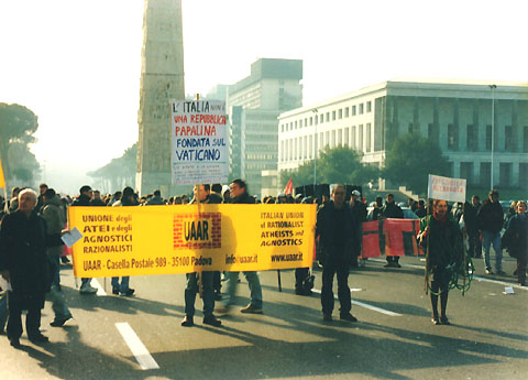 27 gennaio 2003: Un momento della manifestazione a Piazza Guglielmo Marconi all’Eur