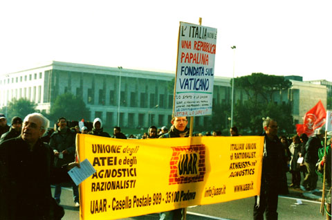 27 gennaio 2003: Un momento della manifestazione a Piazza Guglielmo Marconi all’Eur