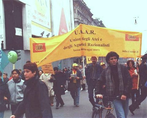 25 aprile 2001: Immagini della partecipazione dell'UAAR