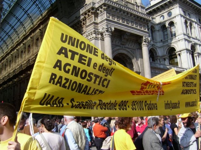 25 aprile 2004: Immagini della partecipazione dell’UAAR