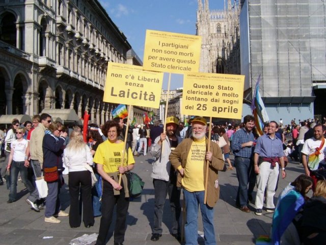 25 aprile 2004: Immagini della partecipazione dell’UAAR