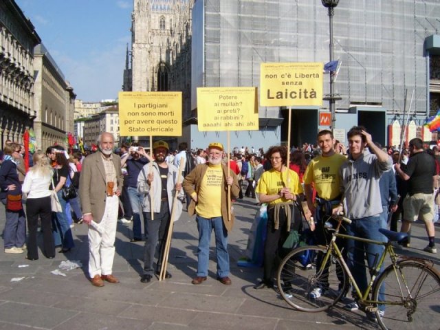 25 aprile 2004: Immagini della partecipazione dell’UAAR