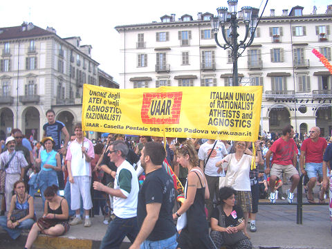 17 giugno 2006, Torino: Partecipazione UAAR al Gay Pride di Torino 2006