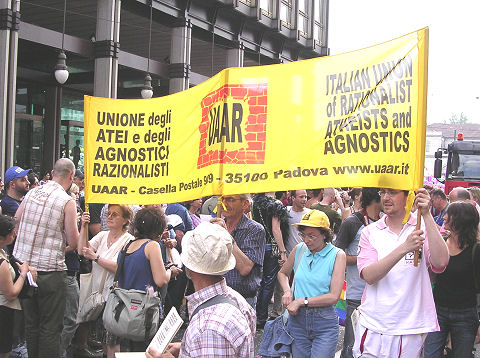 17 giugno 2006, Torino: Partecipazione UAAR al Gay Pride di Torino 2006