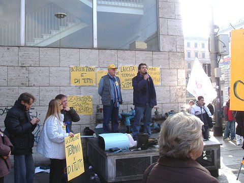 13 gennaio 2007, Roma: Presidio UAAR alla stazione Termini