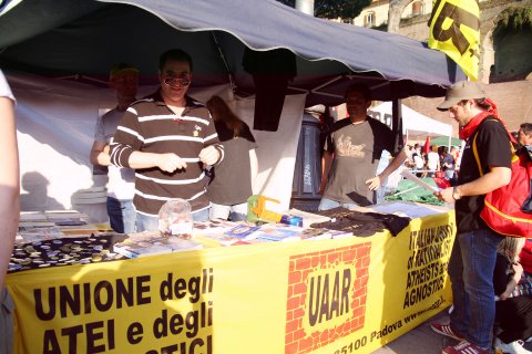 1° maggio 2008, Roma: stand del circolo locale UAAR al Concertone di piazza San Giovanni
