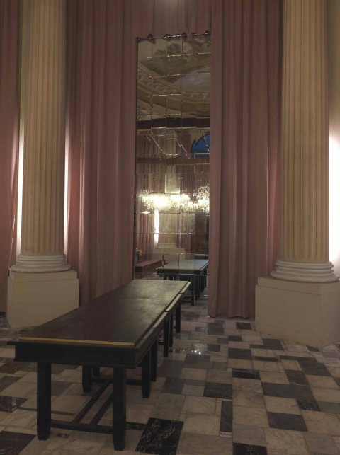 “Sala d’attesa” del cimitero monumentale della Certosa di Bologna